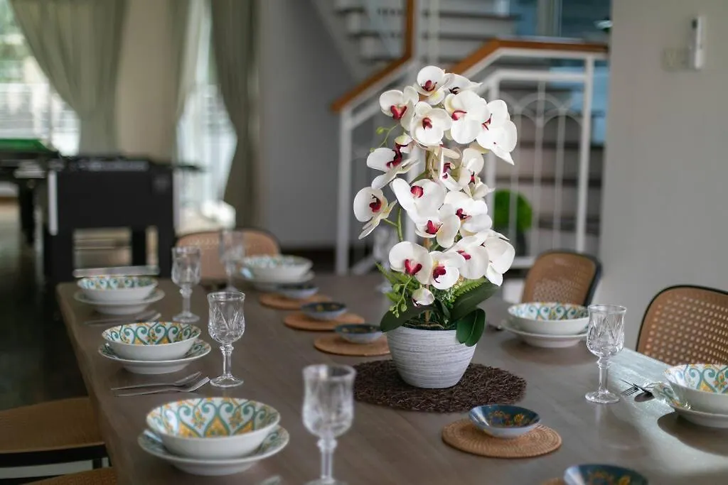 Tanjung Bungah 5Br Villa W Pool 20Pax 0*, Tanjung Bungah (Penang) Malaysia